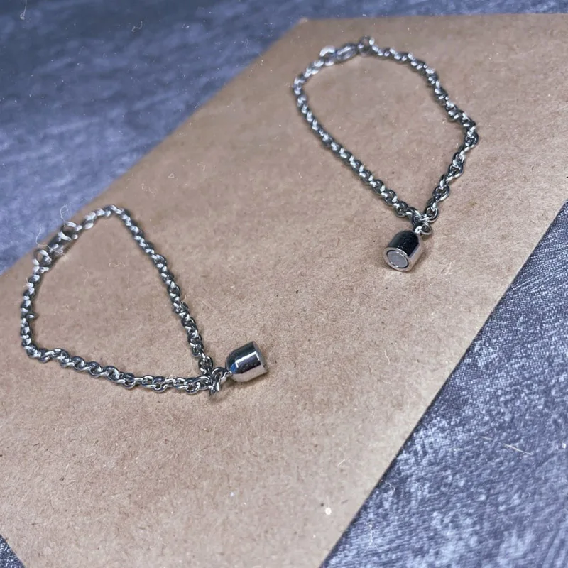 2Pcs/Set Steel O-Shaped Magnet Bracelet for Couples Stainless Steel Charm Attractive Men and Women Valentine’Day New Year Gifts