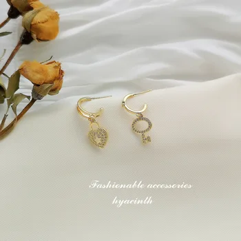 

Mini Non-symmetrical Key Ear Stud South Korea Super Shiny Zircon Earrings Silver Needle Ear Stud