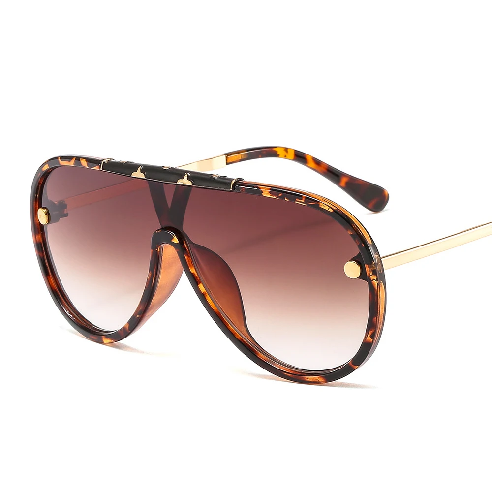 Vintage Punk Rivet Goggle Sunglasses Men New Oversized One Piece Big Sun Glasses Women Hip Hop Luxury Flat Top Eyewear