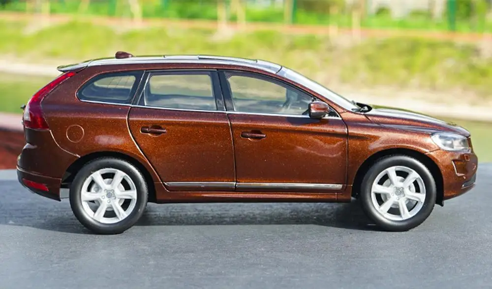 1/18 масштаб VOLVO XC60 T6 AWD коричневый литой модельный автомобиль коллекция игрушек