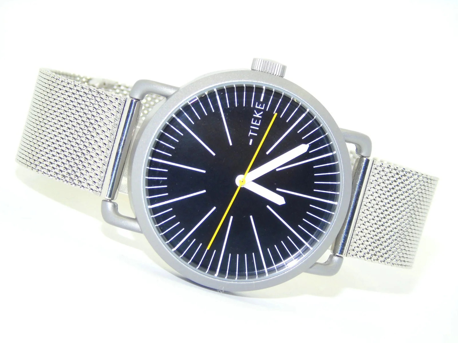 

Tieke Steel Belt Mesh Belt Two Pin Semi-Separate Seconds F2705 Quartz Watch