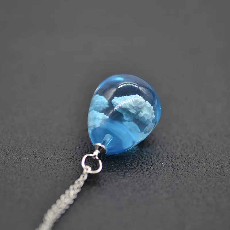 Gradient blue sky white clouds black bird transparent resin pendant necklace ladies creative handmade jewelry gift