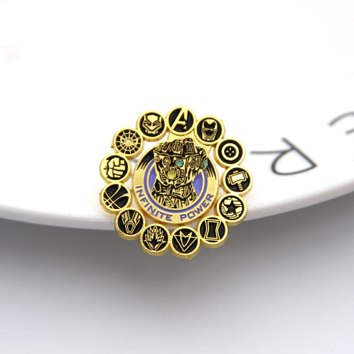 

The Avengers Pin Badge Lapel Backpack Thanos Infinity Gloves Marvel Brooch Jewelry Charms Fashion Cosplay Accessory Prop Gift