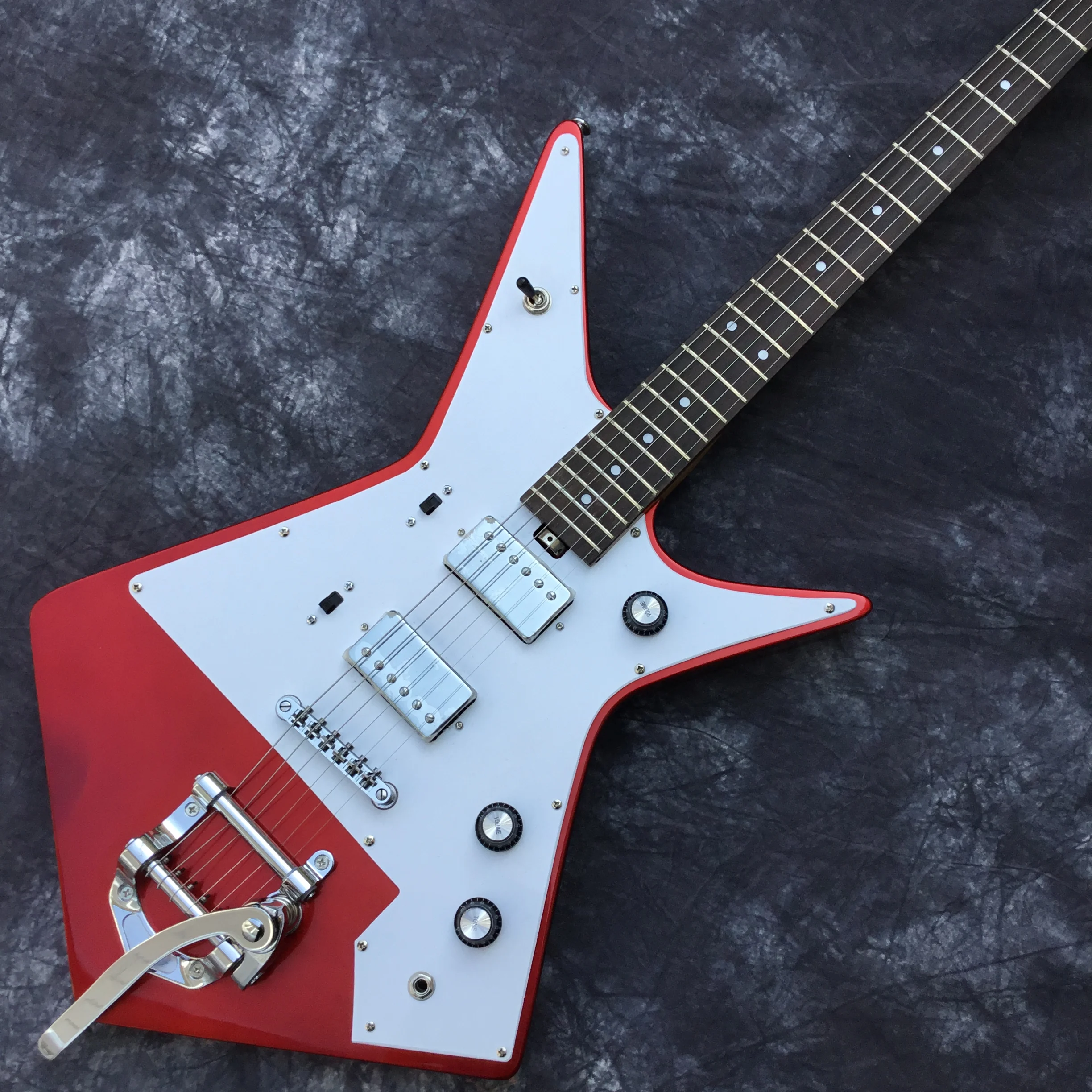 

Free shipping high quality new guitar vibrato red shaped electric guitar, good sound quality, new style
