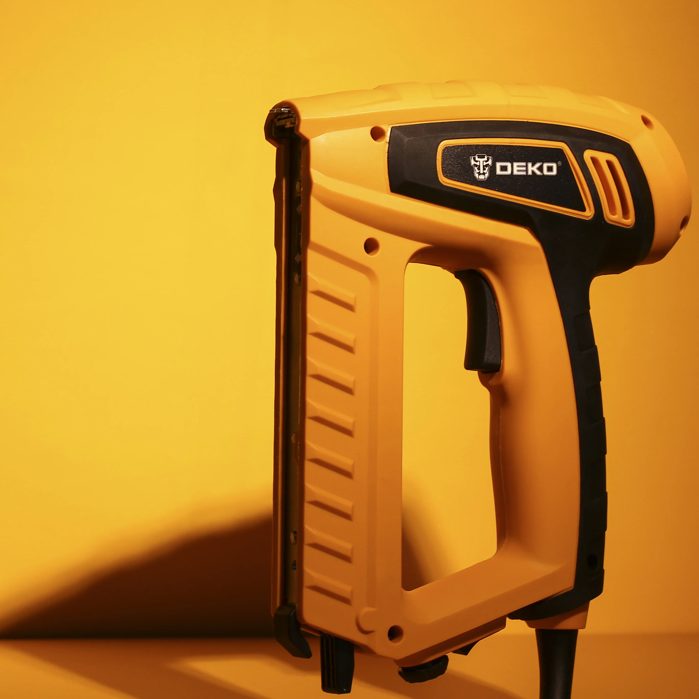 DEKO New 220V Portable Electric Tacker Gun Electric Nail Gun Woodworking Tool Electric Nail Gun Stapler Pneumat 20pcs/min DKET01 DEKO New 220V Portable Electric Tacker Gun Electric Nail Gun Woodworking Tool Electric Nail Gun Stapler Pneumat 20pcs/min DKET01