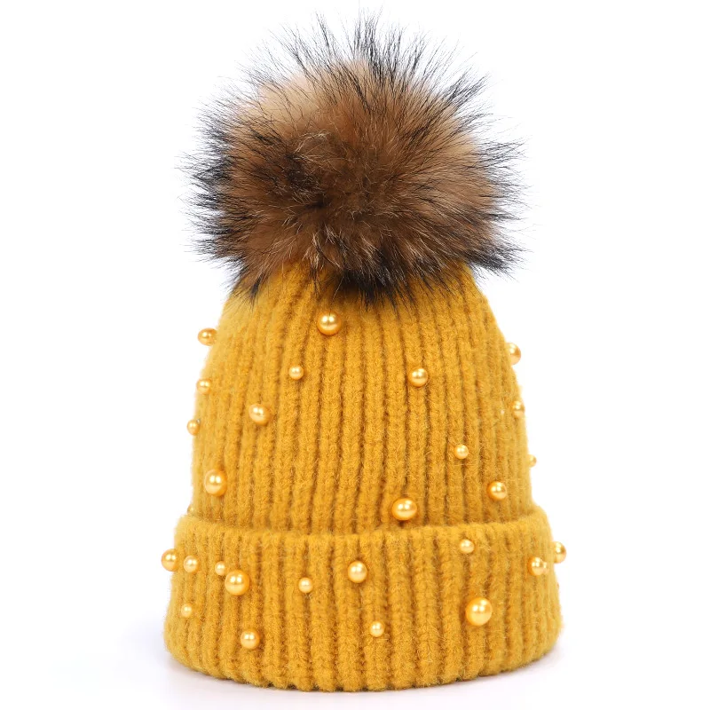 Дамская жемчужина зимняя вязаная шапка с помпонами из натурального меха модная женская уличная теплая хлопковая шапка с помпонами из енота - Цвет: Yellow-1