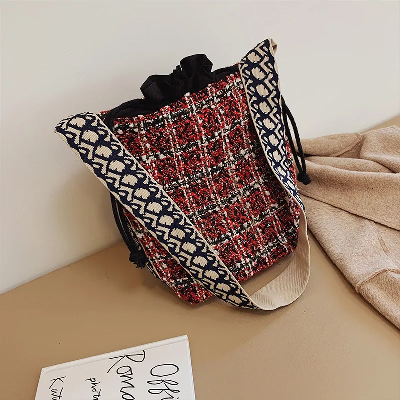 

Brand Originality Design Handheld Wide Shoulder Strap Bag Women's Bag 2019 New Wool Shoulder Messenger Bag Color Bucket Bag
