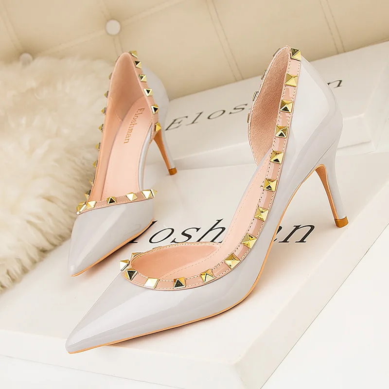 2022 Fashion Rivets Stiletto Women Pumps OL Office High Heel Ladies Shoes Sexy Side Cut-Outs Pointed Toe Red Wedding Shoes Woman