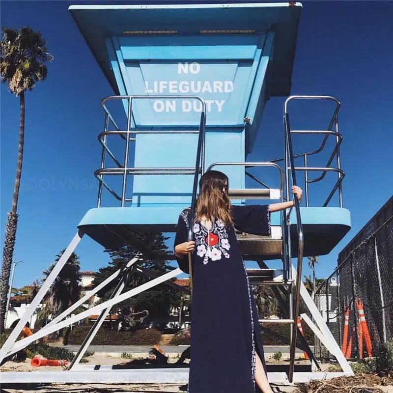 Женское длинное платье с цветочной вышивкой темно синее винтажное макси в стиле