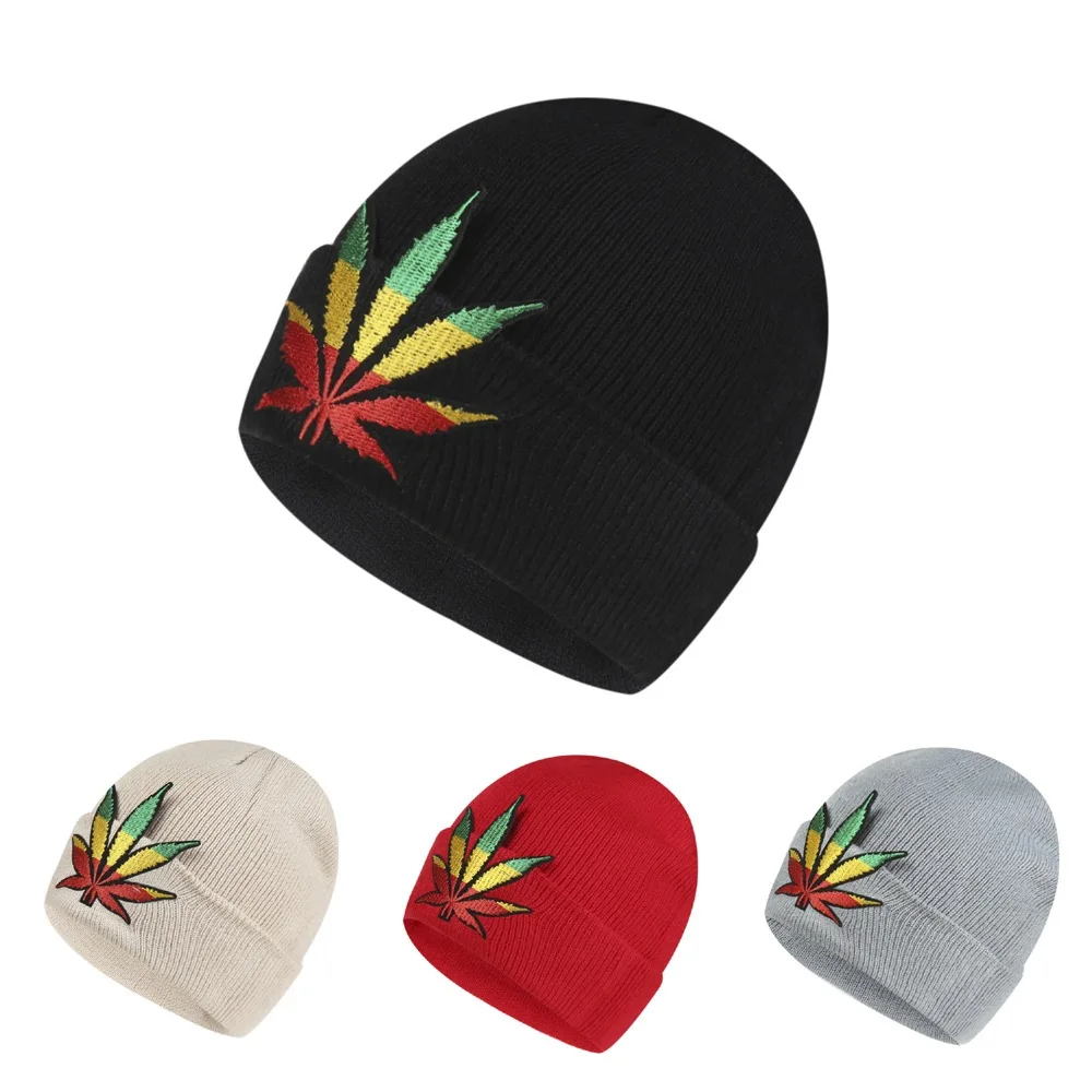 

Women and Man Skullies Unisex Beanie Colorful Maple Leaf Pattern Wool Hedging Cap Soft and Comfortable Fashion Cool Hats