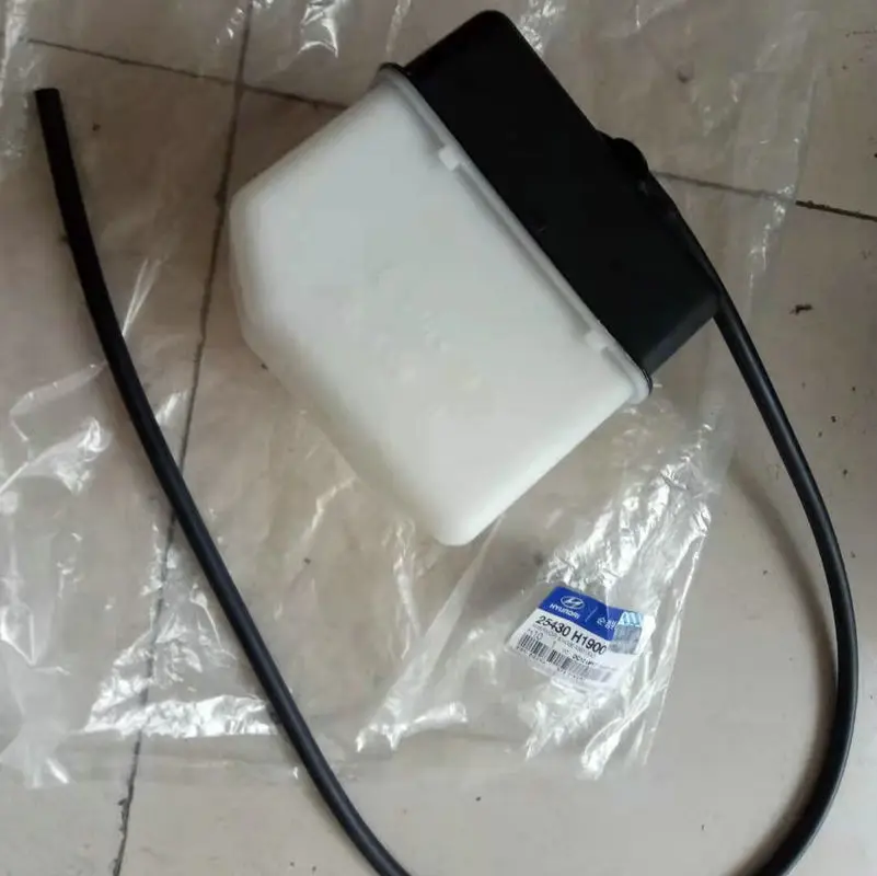 Apply to Hyundai Terracan Auxiliary kettle Water tank small water tank make-up kettle 25430 H1300