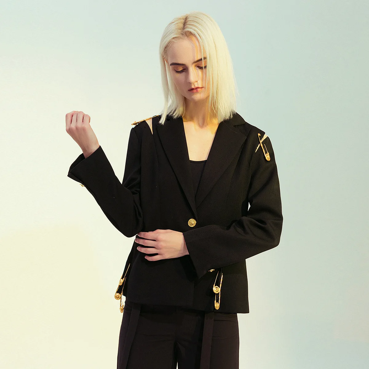 

Vintage Blazers Female Domineering Burst Cutting Pin Combination Decorative Blazer Top Long Sleeve Fall 2020 Women Coat