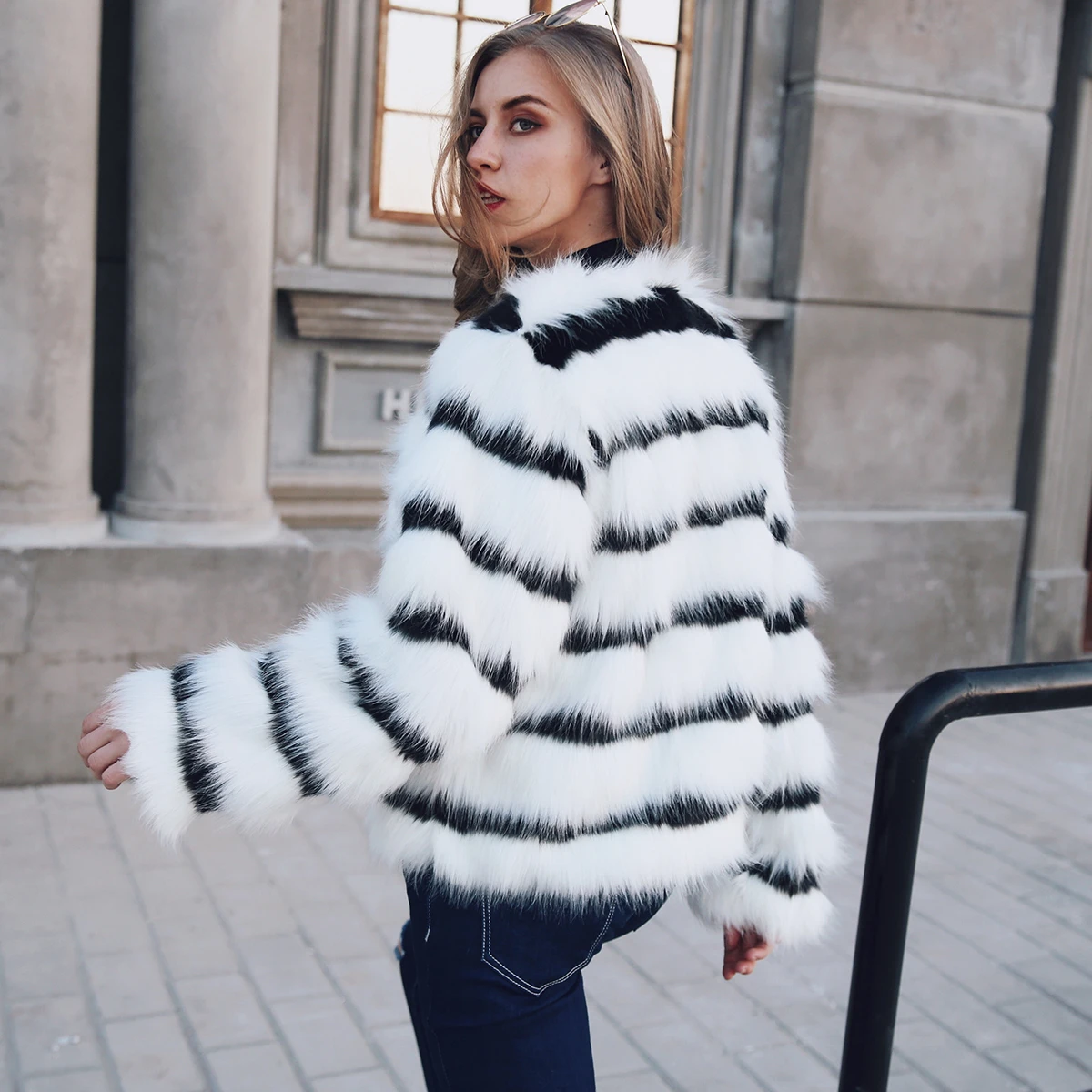 Европейский стиль белые и черные полосатые женские куртки пальто из искусственного меха шерстяное тонкое плотное Женское пальто Casaco