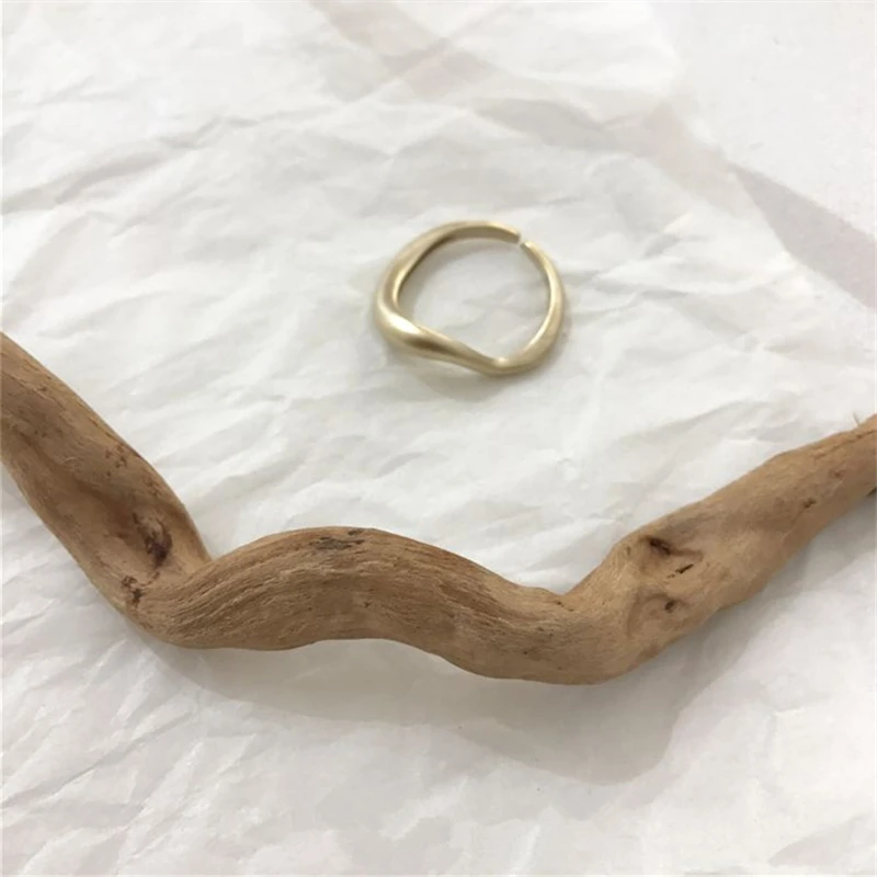 HUANZHI Новое Трендовое неравномерное изогнутое гладкое глянцевое геометрическое кольцо для женщин вечерние Ювелирные изделия Подарки
