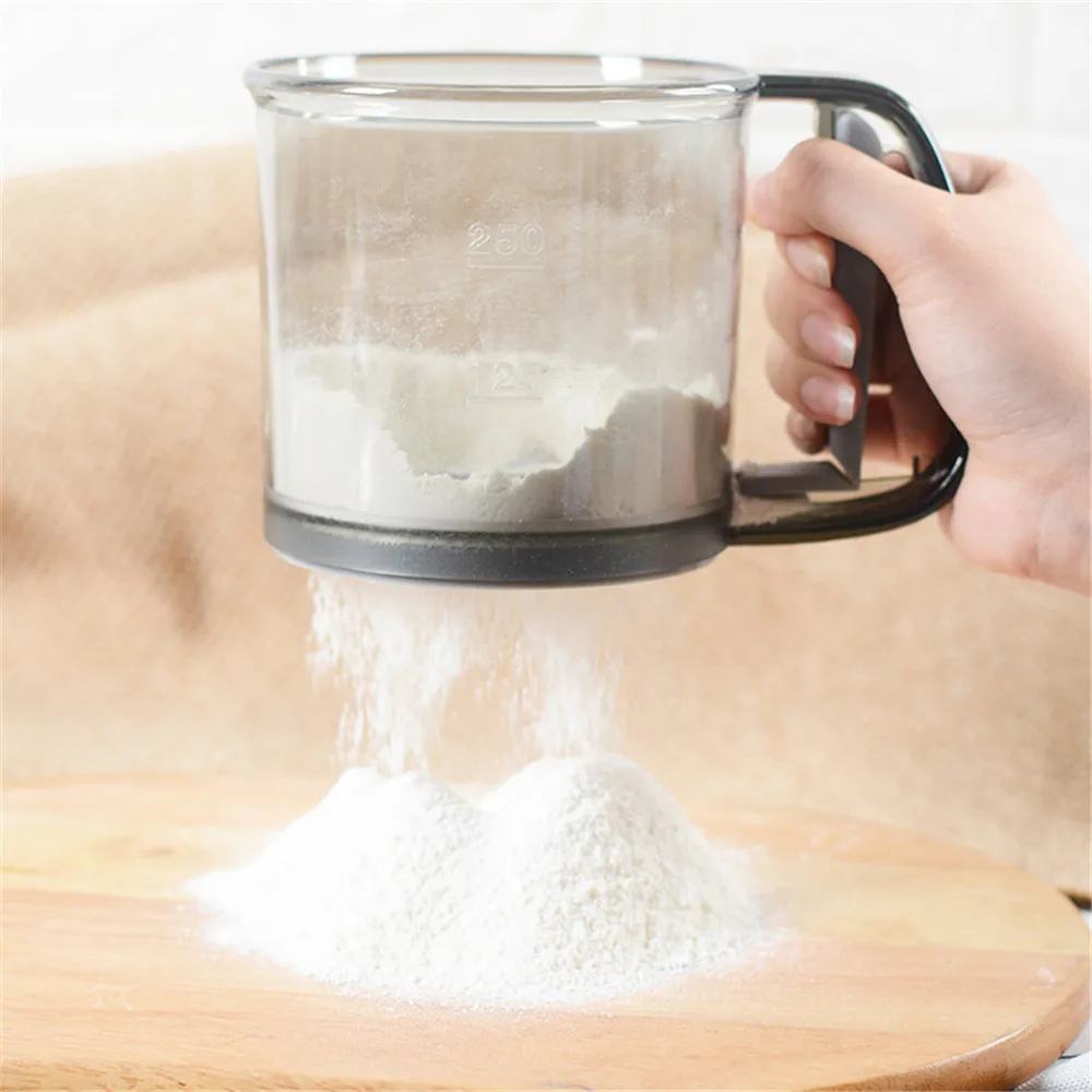 

Plastic Handheld Sieve Cup Powder Flour Baking Tool Icing Sugar Mesh Sieve Colander Crank Sifter with Measuring Scale