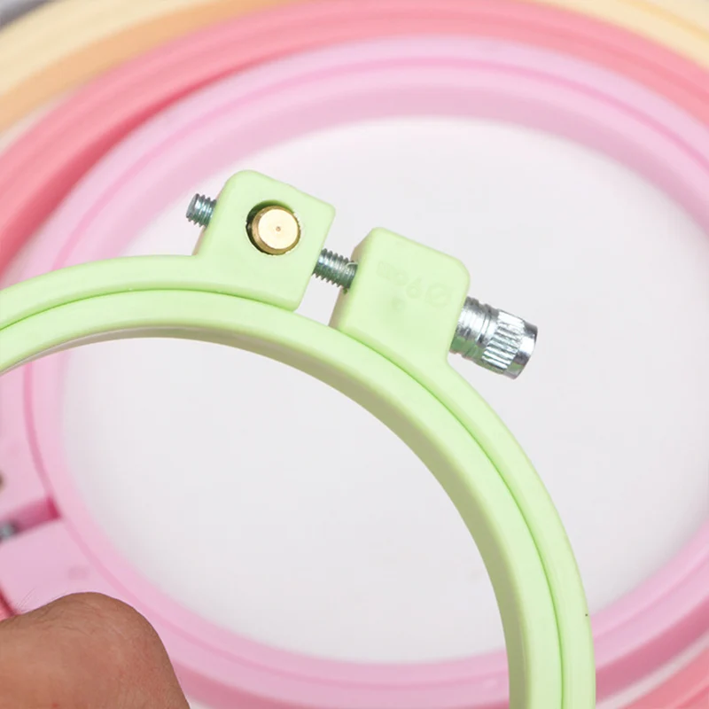 Embroidery Hoops: Embroidered Stretch Frame Rings - Hand Sewing Accessories with Random Colors