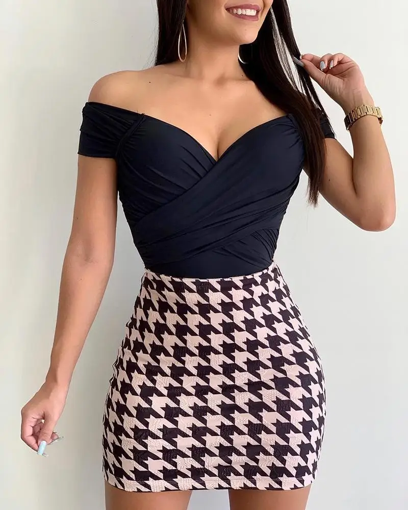 

Solid Short Sleeve Crisscross Design Bodysuit