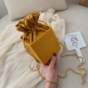 

2019 Ins Super Hot Retro Crocodile Pattern Small Bag Girl Messenger Bag New Korean Version of The Wild Drawstring Box Bag