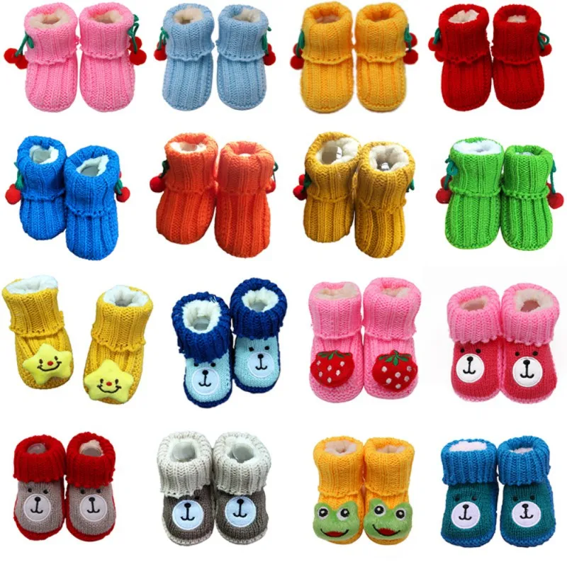 Детская зимняя обувь для новорожденных милые мягкие кроватки для тех, кто только начинает ходить, ручной работы вязаная крючком для девочек, для мальчиков трикотажные теплые зимние пинетки От 0 до 1 года