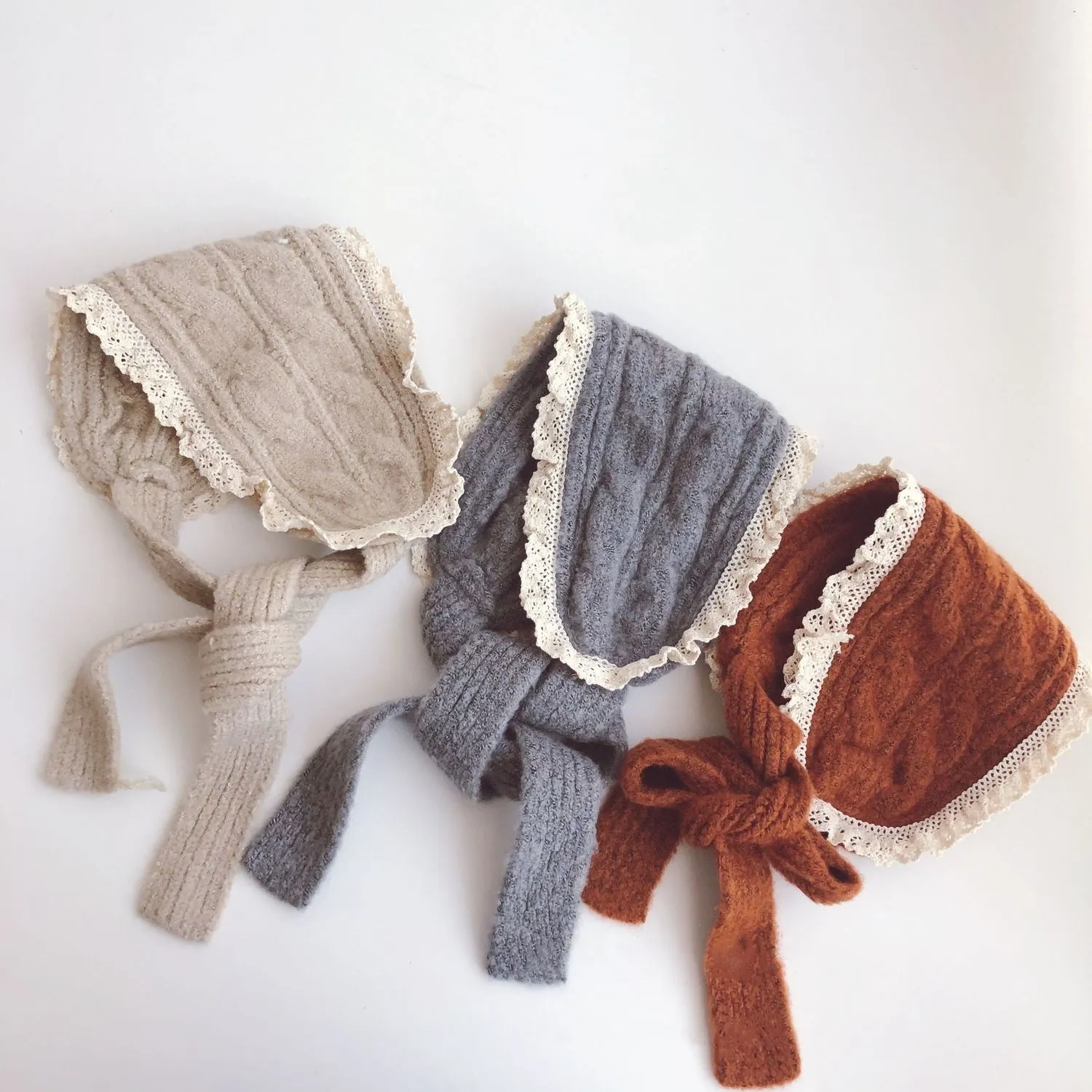

Baby Girls Fashion Autumn Winter Warm Hats Children Lace Earmuffs Kids Toddler Ear Warmers for 1-8Y
