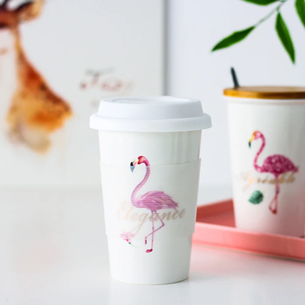Керамическая кофейная кружка Фламинго с силиконовой крышкой белая большая
