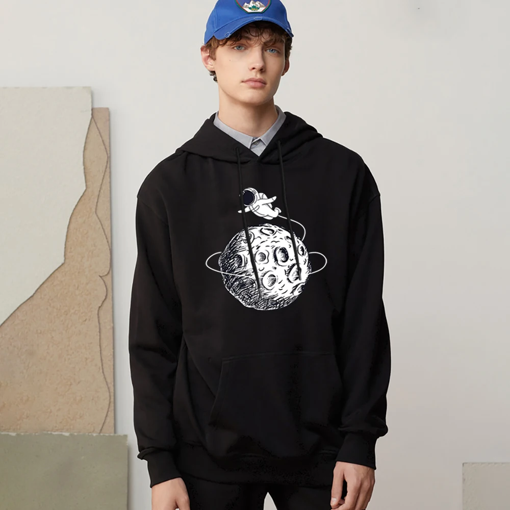 

Flying Astronaut Men Hoodie Cartoon Printed Tops Vintage Oversize Hoody Autumn Loose Fleece Menswear Fashion Sweatshirt New