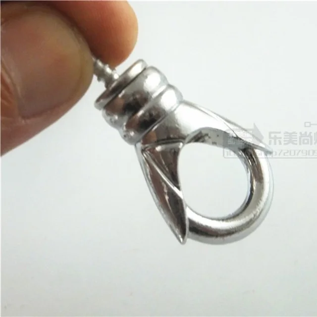 집안의 잡동사니를 줄이고 질서를 유지하는 실용적인 오버헤드 후크