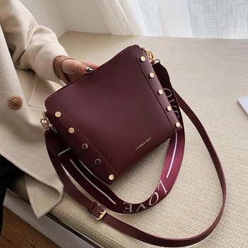 

Multipurpose Rivet Messenger Bag Women Bucket Shoulder Bag Large Capacity Vintage Matte Handbag Luxury Designer Crossbody Bags