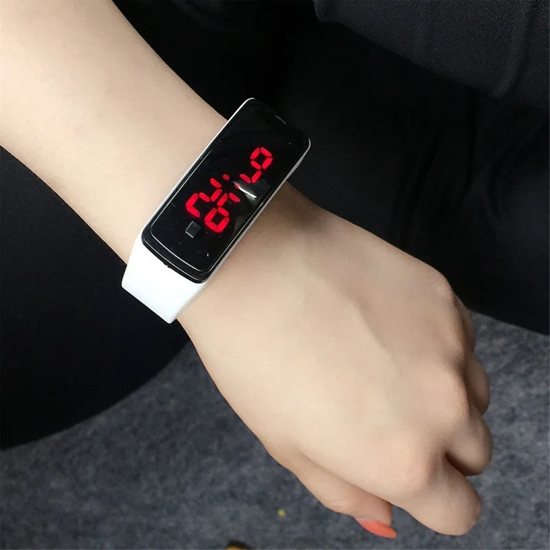 

Hot Selling New Style LED Watch Bracelet Simple Sports Electronic Fashion Students Watch