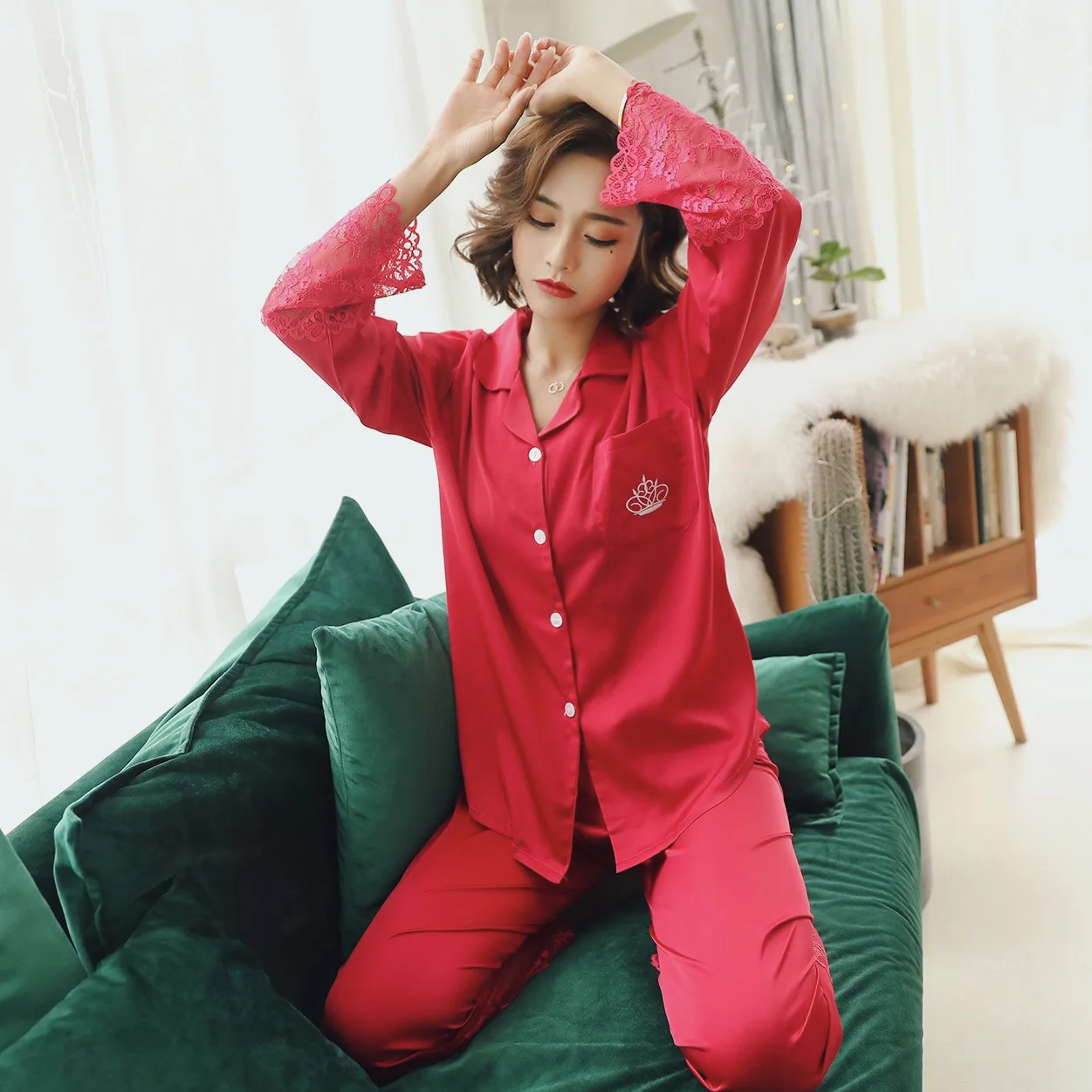 

Spring And Autumn New Style Women's Casual Lace Embroidered Pajamas Suit Comfortable Fold-down Collar Silky Satin Silk Home Wear