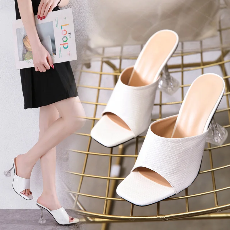 14103361956_1514979038