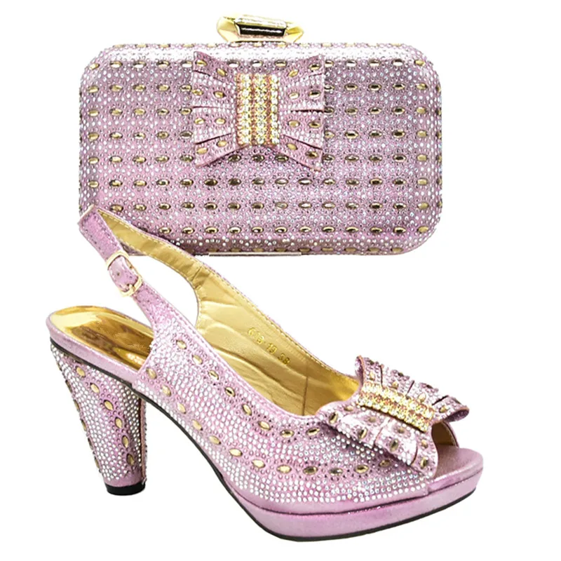 Женская обувь в итальянском стиле комплект из обуви и сумки, украшенные Стразы в нигерийском стиле Для женщин Туфли-лодочки комплект из туфель и сумочки в итальянском стиле для вечерние в Для женщин - Цвет: Розовый