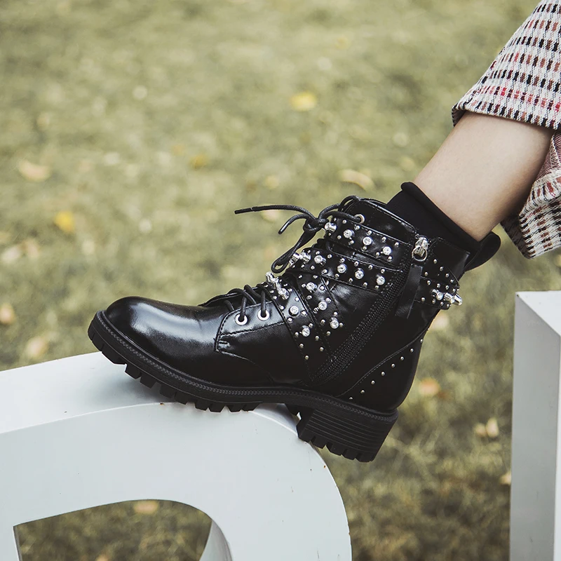 Кожаные ботинки; женские мотоциклетные ботинки; короткие ботинки; Bota Feminina; обувь в стиле панк; женские ботильоны на шнуровке; botas mujer; черные ботинки