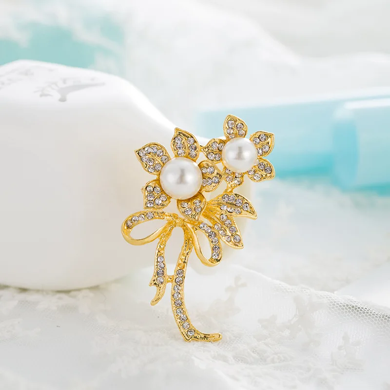 

Europe And America Top Grade Christmas Gift Pearl Brooch Couples Rhinestone Corsage Brooch Flower Scarf Buckle Clothing
