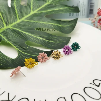 

10pcs Alloy Small Flower Enamel Charms Earring Stud Spray Paint Daisy Earrings Pendants Jewelry Making DIY Material 5 Colors 751