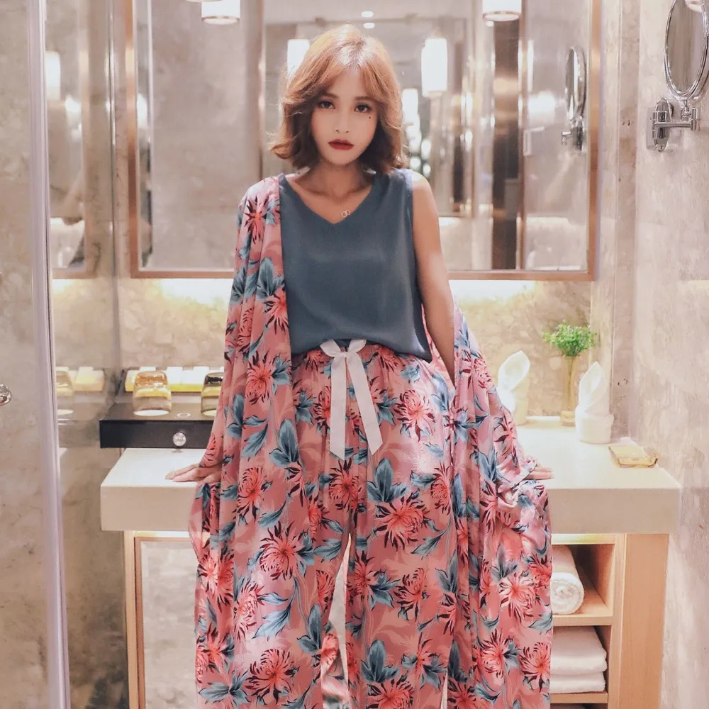 12091846312_1826797107