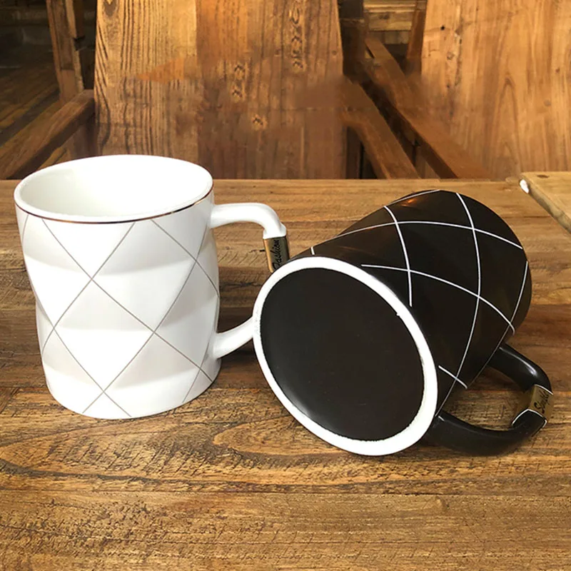 Новая нордическая Золотая 1 шт. черная/белая сетка Геометрическая керамическая кофейная кружка с подстаканником фарфоровая для питья сока чашка для кофе, молока чашка