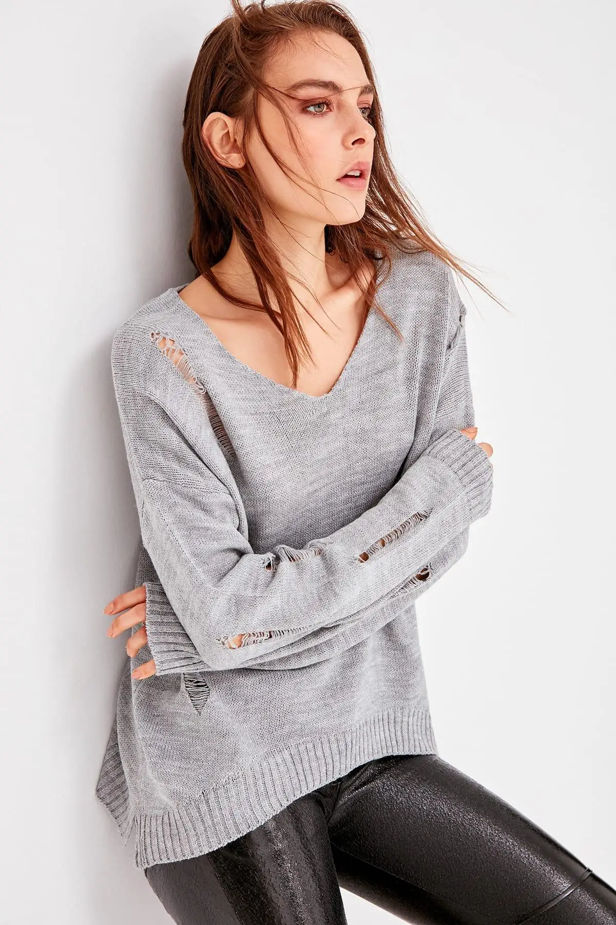 

Trendyol Gray Akıtmalı Knitwear Sweater TWOAW20FV0033