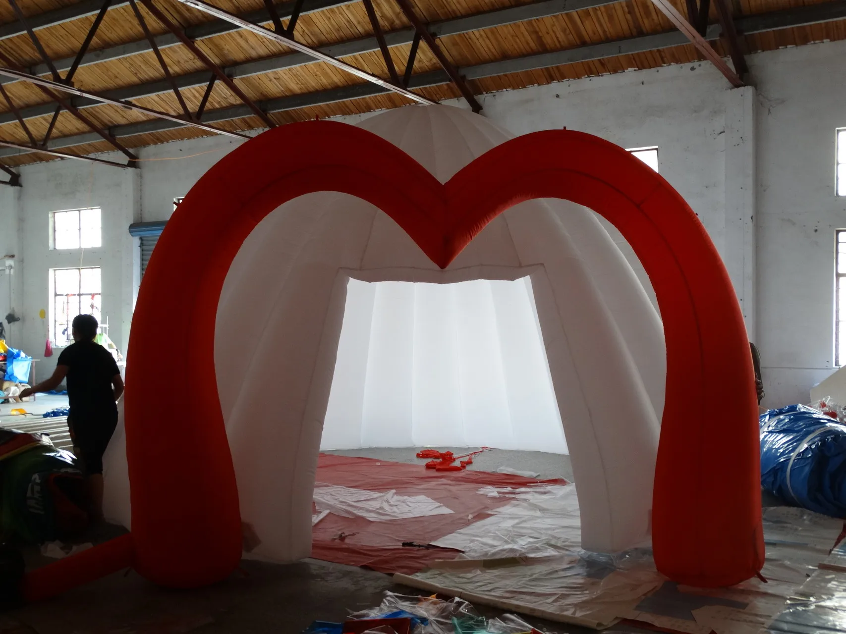 

Outdoor Wedding Party Heart-shaped Door Inflatable Tent White Inflatable Tent PVC Camping Closed Air Tent