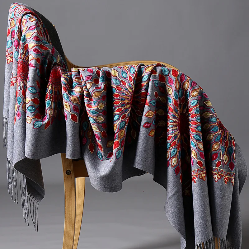 Зимний теплый однотонный шарф для женщин/леди мягкая кашемировая шаль Цветочная вышивка кашемировые женские накидки - Цвет: Серый