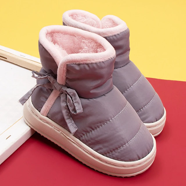Зимние детские тапочки; домашняя обувь из бархата кораллового цвета; домашние тапочки для девочек; нескользящие теплые тапочки для мальчиков; однотонные туфли с меховым бантом - Цвет: Gray L