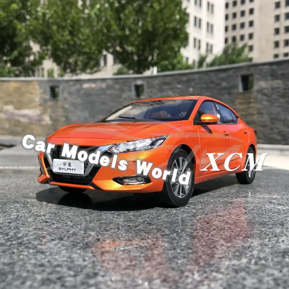 Литая под давлением модель автомобиля для Sylphy 1:18(оранжевый)+ маленький подарок
