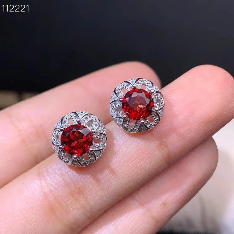 

Серьги-гвоздики женские из серебра красный круглый пробы с натуральным гранатом