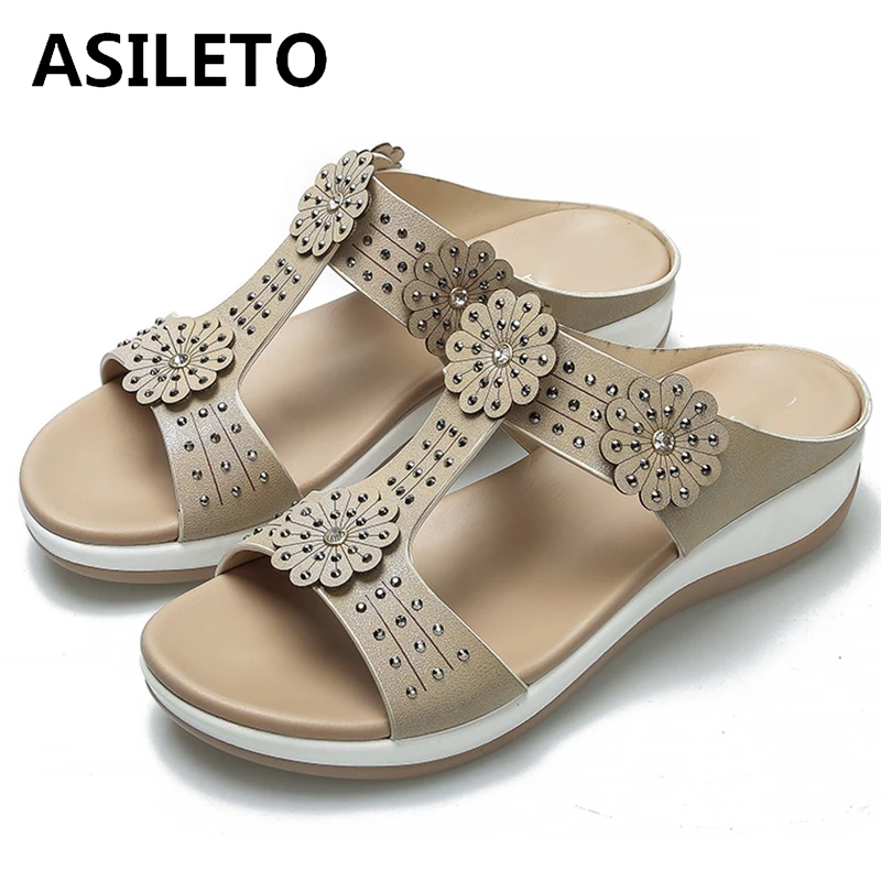 

ASILETO 2020 Summer Punk Woman Heeled Sandals Open Toe Muffin bottom Rivets Rhinestone Flower Large size 35-41 Leisure S1873