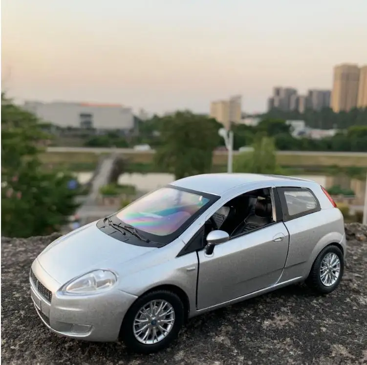 Новинка,, модель автомобиля из 1:24 сплава, игрушечный автомобиль Fiat, детская Подарочная игрушка