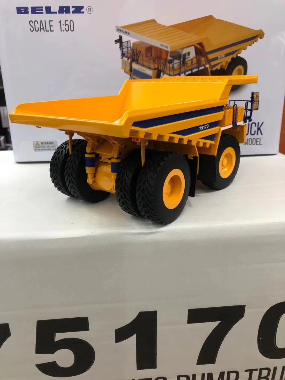 1:50 BELAZ 75170 самосвал игрушка