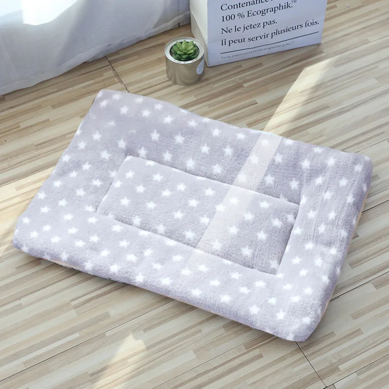 Soft Pet Dog Mat Flannel Pad Washable Pet Blanket Warm Sleeping Beds Sofa Cushion For Small Medium Dogs Cat Pet Accessories