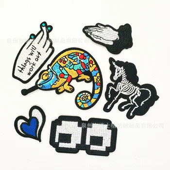 

100 Pcs/lot Wholesale Large Embroidery Patches Black White Palm Horse Love Heart Clothing Decoration Sewing Accessories