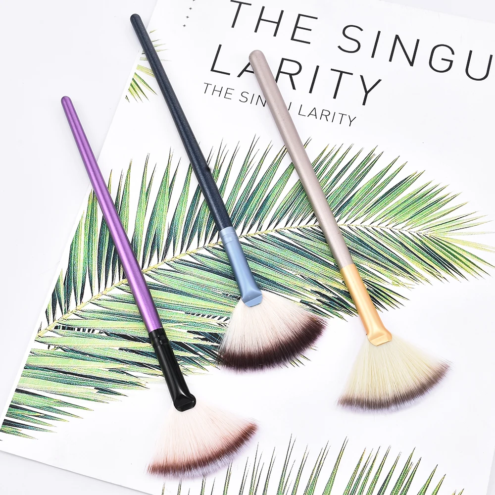 1pcs Soft Makeup Large Fan Brush Foundation Blush Blusher Powder