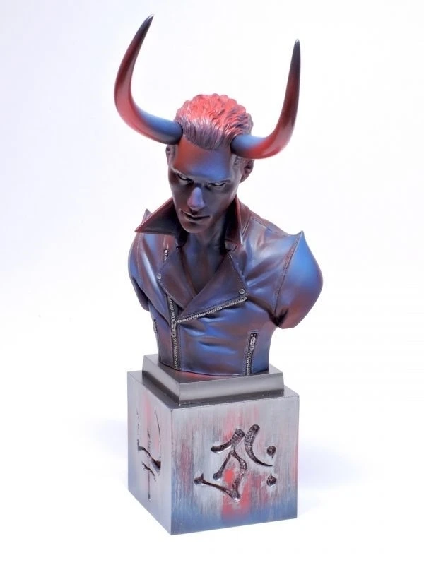 

Resin Figure Kit King with Horns Bust Unpainted Garage Resin Model Kit